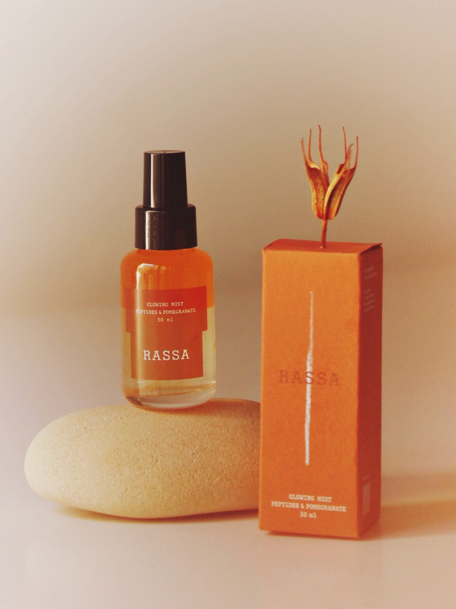 Glowing Mist with Peptides & Pomegranate