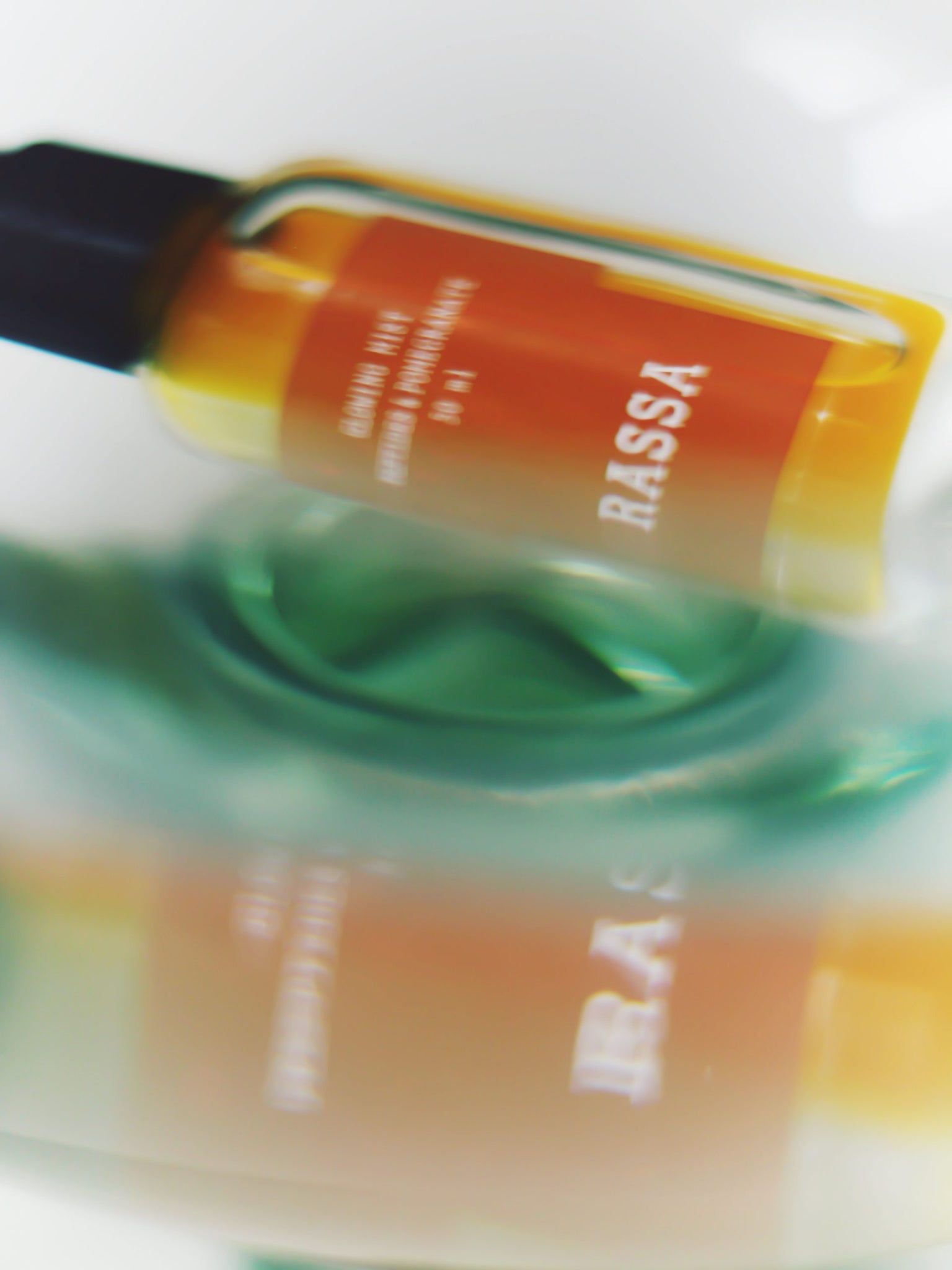 Glowing Mist with Peptides & Pomegranate