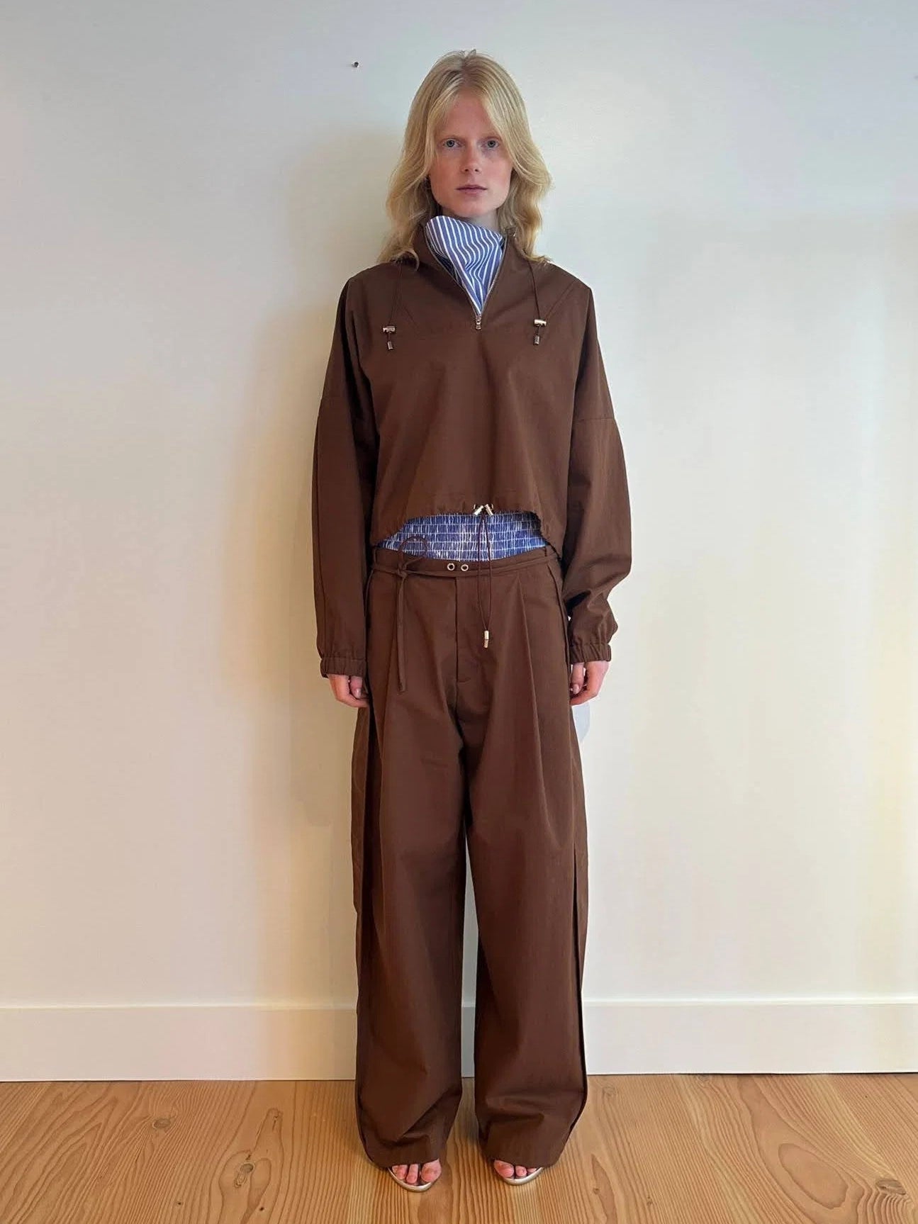 NOMIA Side Panel Pant in russet with a wide leg and slight taper, drawcord waist and side panel detail, worn with matching top.
